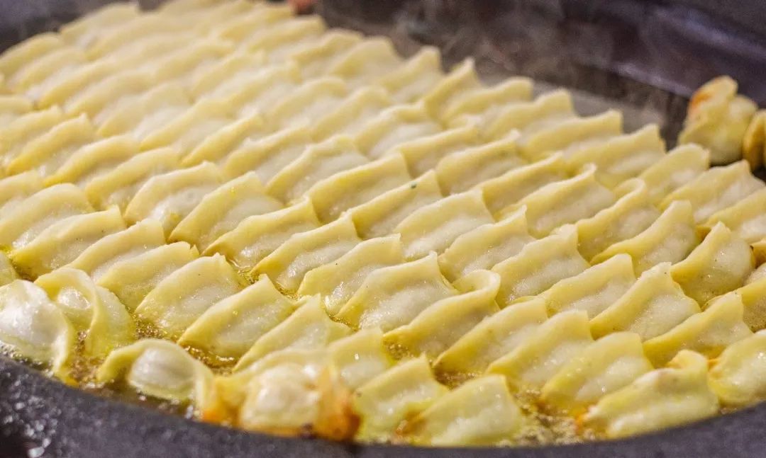 早餐界的“扛把子”，宁可扶墙走也不能错过的一家锅贴店