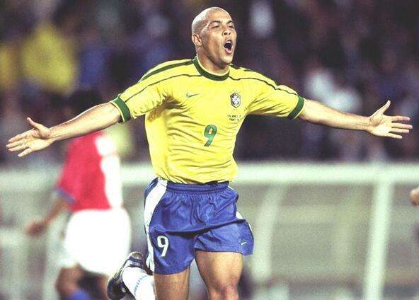 中年罗纳尔多巴西赛场pk内马尔,内马尔罗纳尔多一起踢世界杯