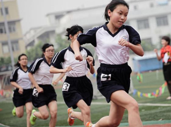 体育老师跑步姿势,学生最省力的跑步方法