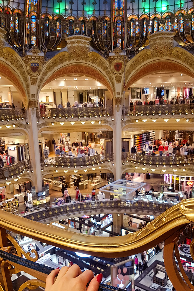 超模巴黎购物,超模走进步行街