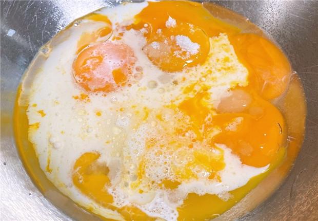 电饭锅蛋糕不用打蛋器没有玉米油,电饭锅做蛋糕正确方法没有打蛋器