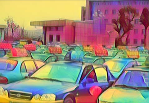 出租车将共享电动车拉出城,出租车司机破坏共享电动车