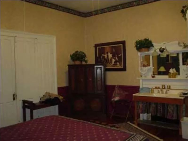 卖白米糕亿万丈夫被妻子害死,重庆残疾小伙卖白糕成亿万富翁