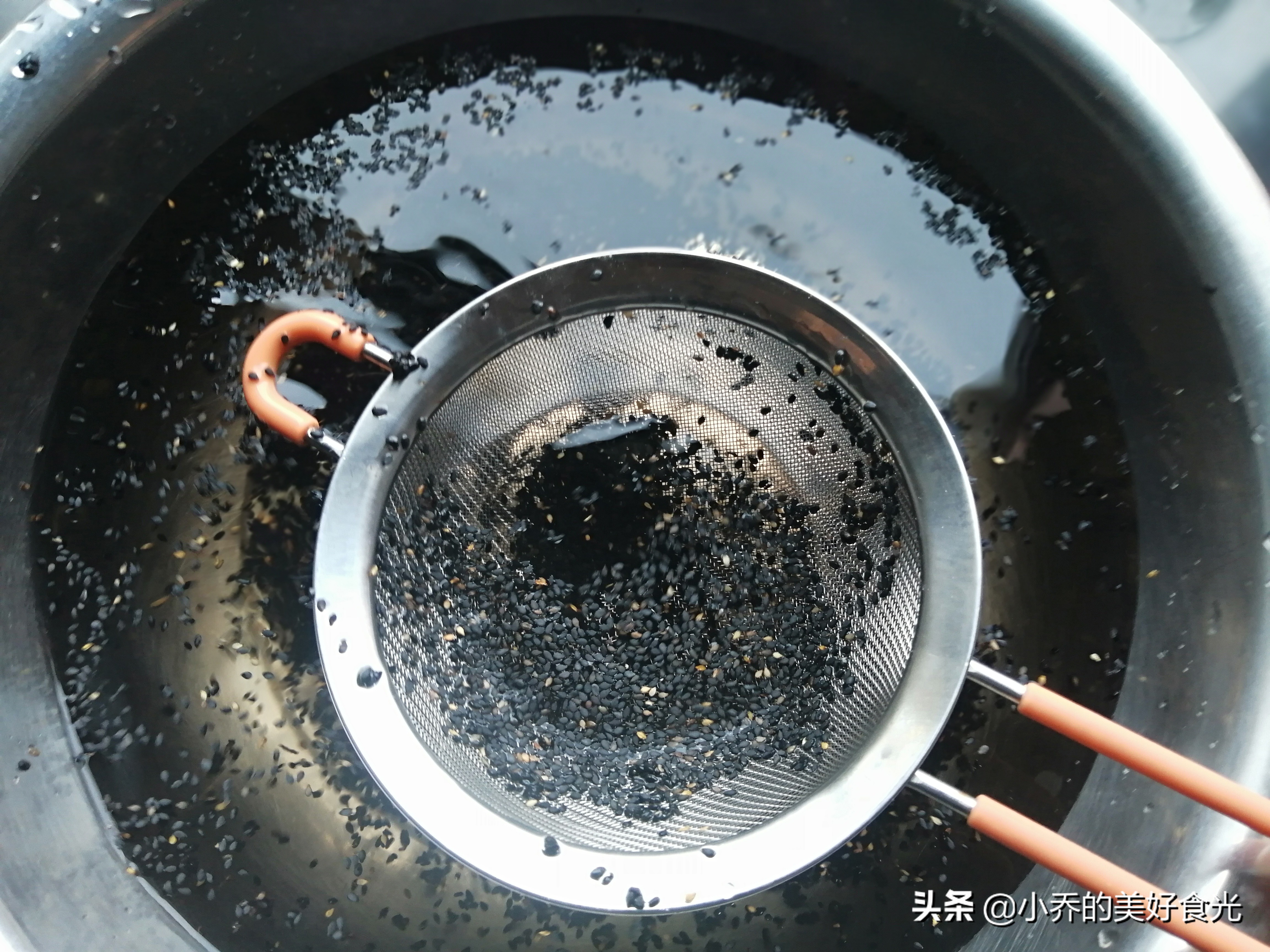 芝麻里的泥沙怎么洗才干净,清洗芝麻小窍门