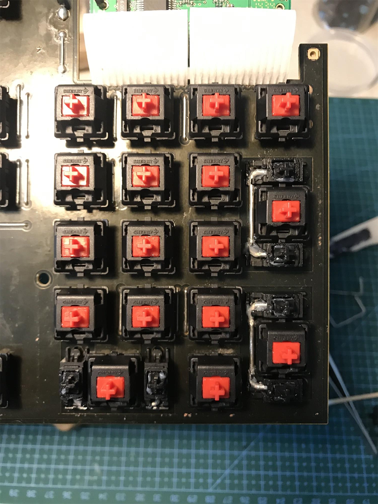 3494机械键盘,不到百元的青轴高颜值键盘