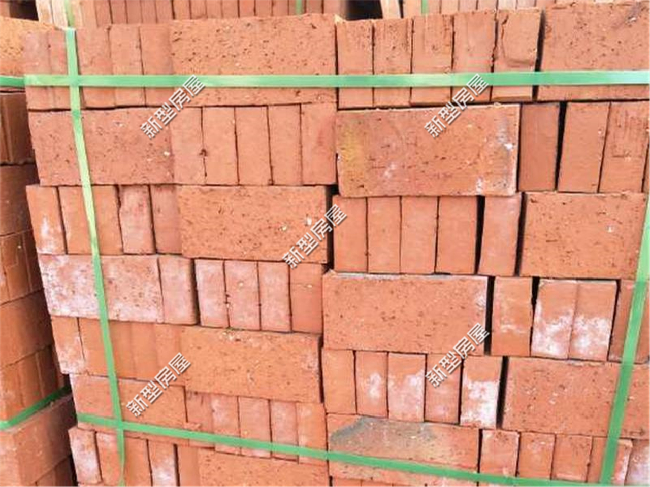 红砖盖房容易天花板开裂,农村房子外墙红砖裂缝怎么解决