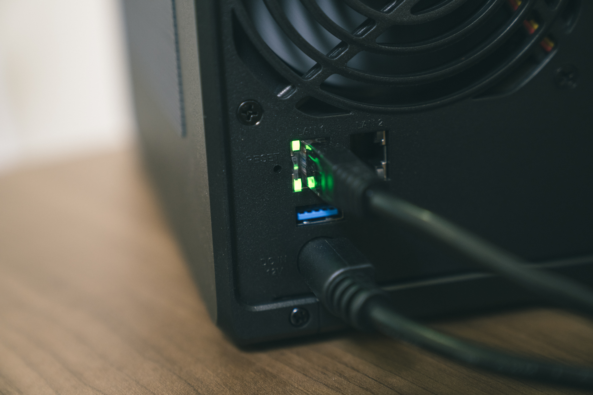 群晖4盘位nas哪个型号值得买,群晖ds220+和ds420+的区别