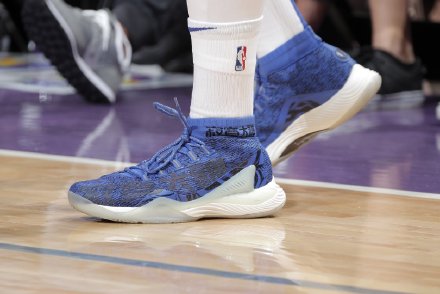 361戈登联名篮球鞋,361签约阿隆戈登