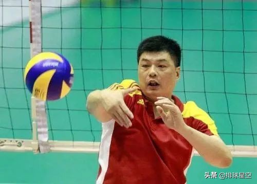 中国女排历届教练名单及辉煌历程,女排新主教练简介