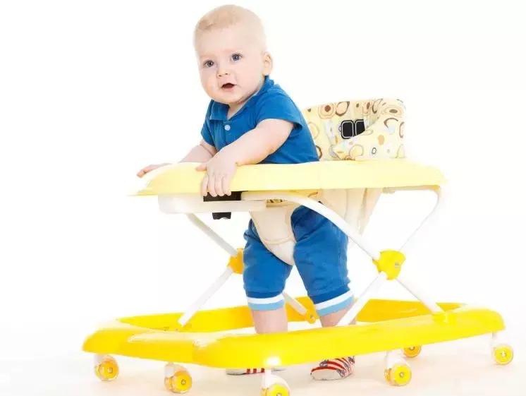 宝宝刚学会走路都是罗圈腿吗,宝宝的脚变成了罗圈腿