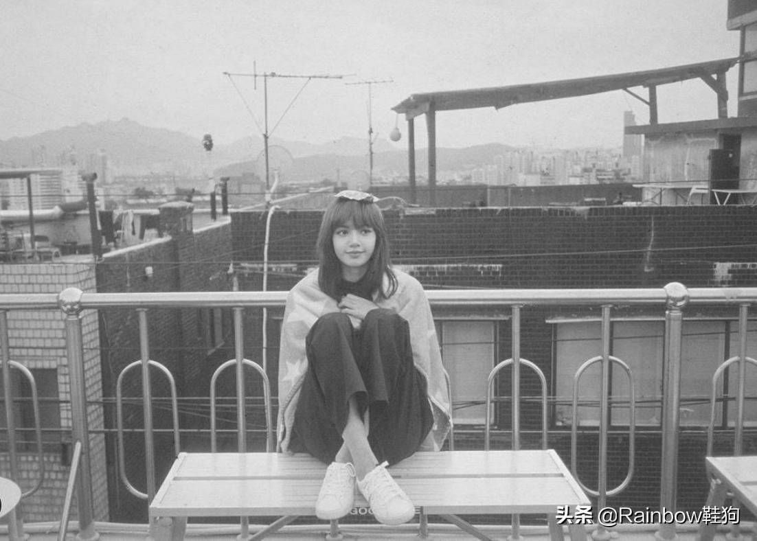 lisa穿什么鞋,人间芭比lisaattention