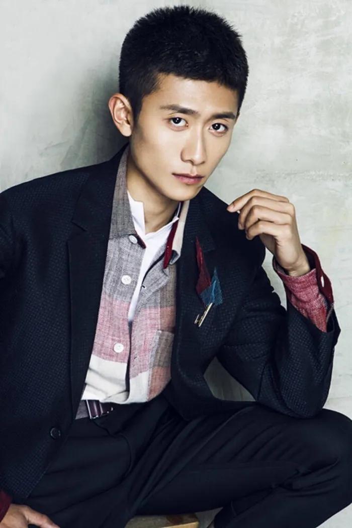 天生“花心脸”，痞帅不油腻，这6位自带坏男生魅力，不耍帅也酷