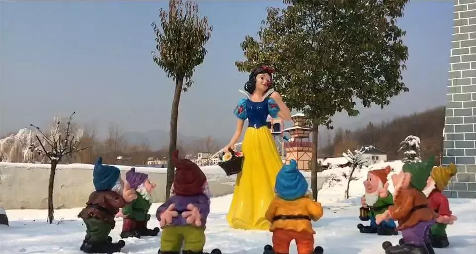 墨子古街观光小火车,中原雪乡晚上