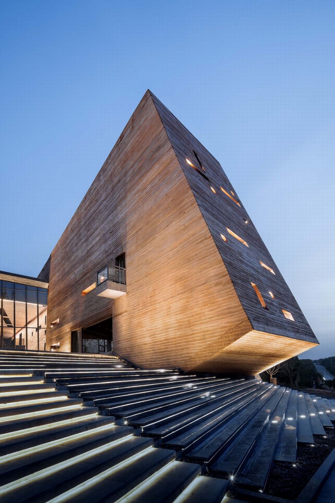 东西方现代夯土墙建筑集粹