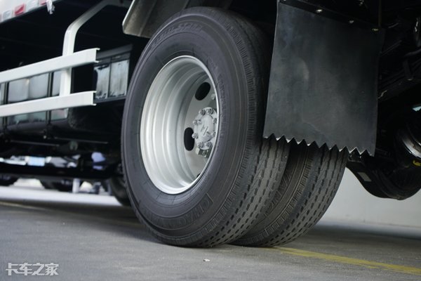 庆铃五十铃600p内饰,轻卡庆铃m600和m100区别买哪个好