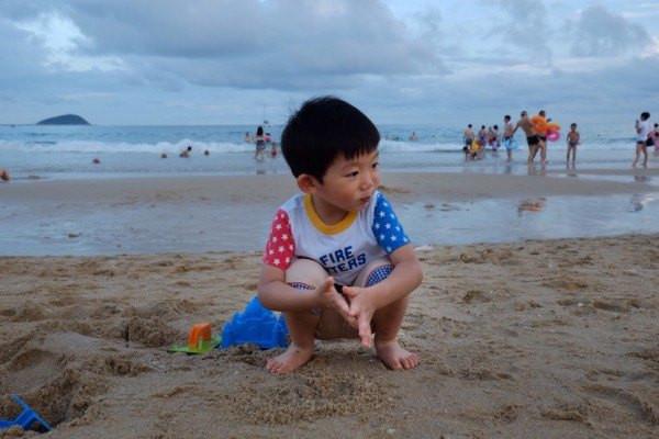 带孩子去看大海的感悟,大海波澜壮阔亲子游攻略