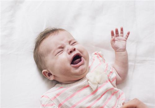 小孩吃奶时间如何控制,宝宝在吃奶期间妈妈应该注意什么