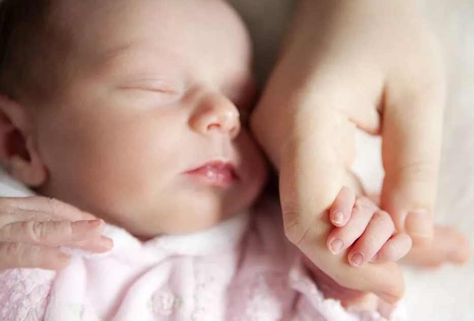 三个月大的宝宝吮手指需要制止吗,如何改掉婴儿吮手指习惯