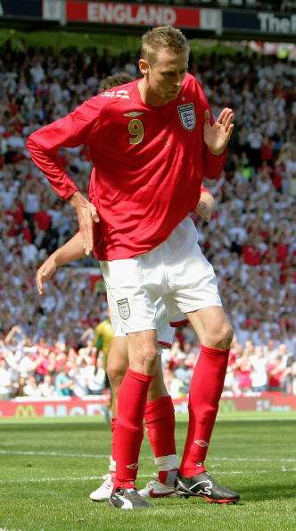 38岁转会王返英超,2米高佬舞技惊艳倒钩震撼,绝美娇妻更著名!