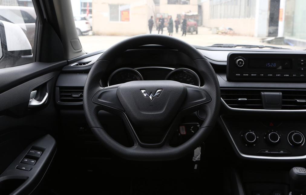 5万五菱宏光s3,1.5t五菱宏光s3的优缺点