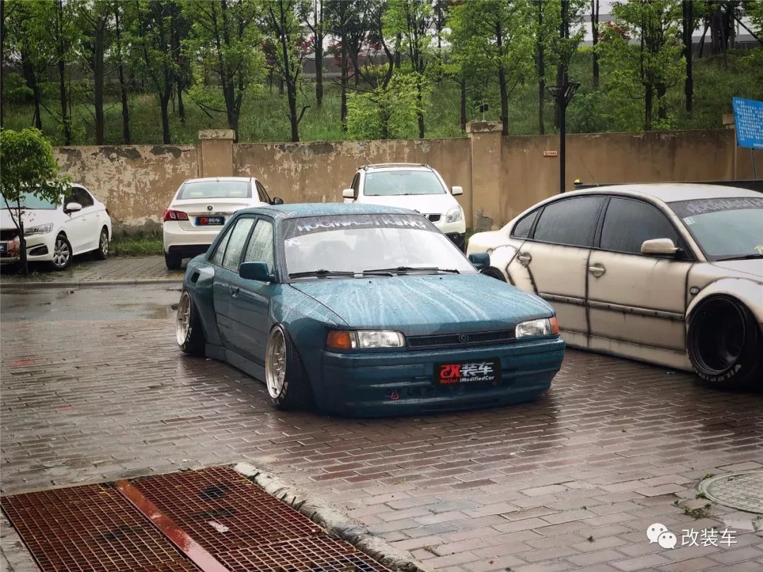 哪年的马自达323有尾翼,马自达323贯穿式尾灯是哪一款