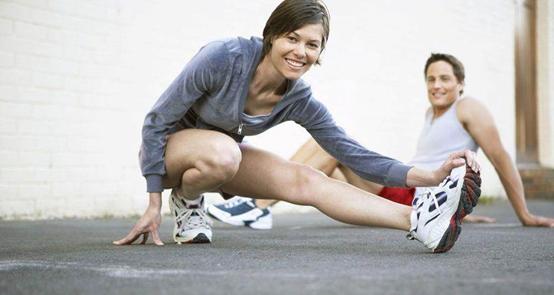 易建联跟腱受伤全过程,易建联注意保护跟腱