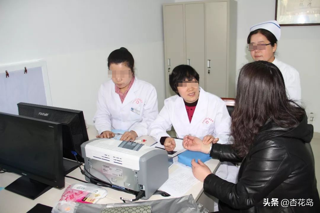 阴道不规则出血但是没有其他症状,女性阴道不规则性出血有什么症状