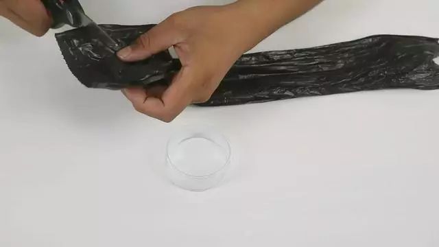 厕所臭气熏天怎么办?只需一个塑料袋,轻松解决大难题