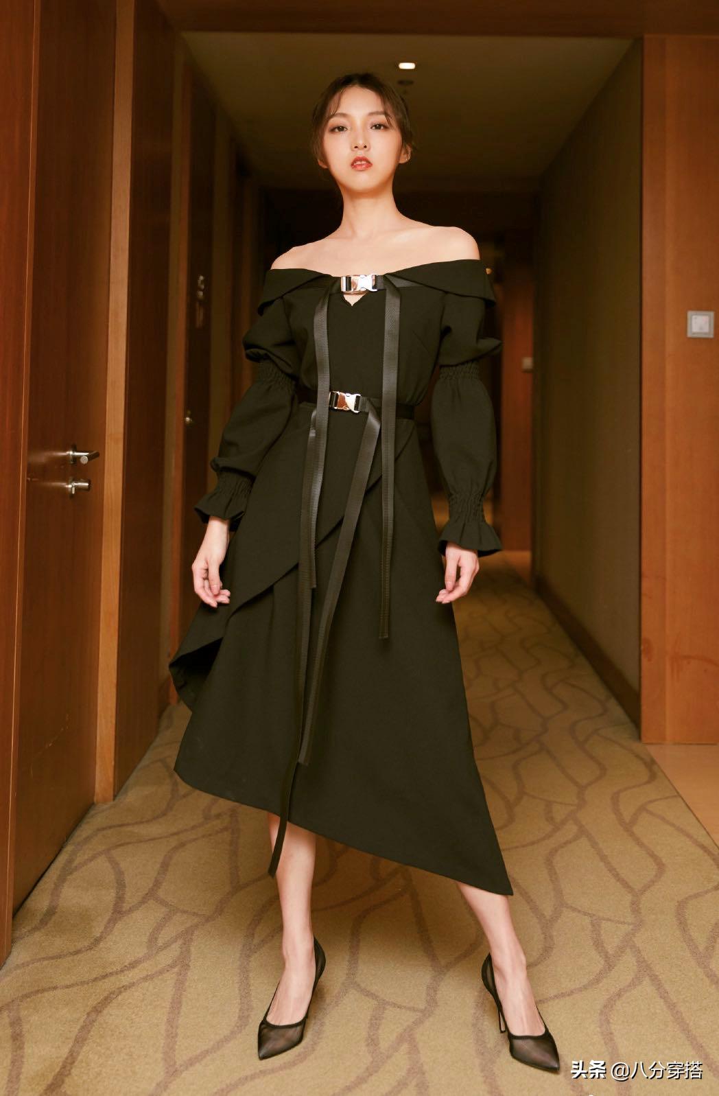 26岁强东玥穿搭太有时尚感,长款西装干练利落,率性洒脱不失甜美