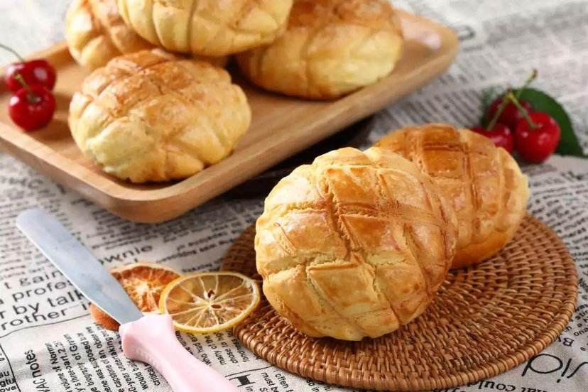 港式经典菠萝包,奶香浓郁酥脆松软,教你制作正宗的港式菠萝包