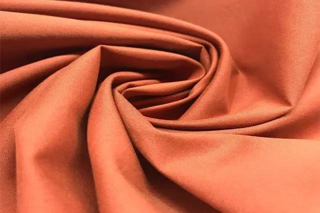 夏季白衣服穿久了发黄,夏天衣服为什么穿久了会变黄