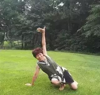 爸妈的拍照技术差距有多大,爸妈一起拍照姿势