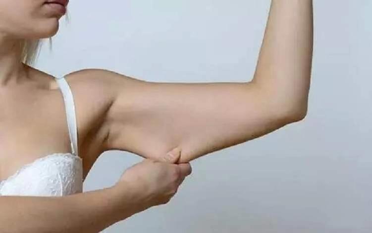 女生手臂越来越粗的原因,女生手臂越练越粗