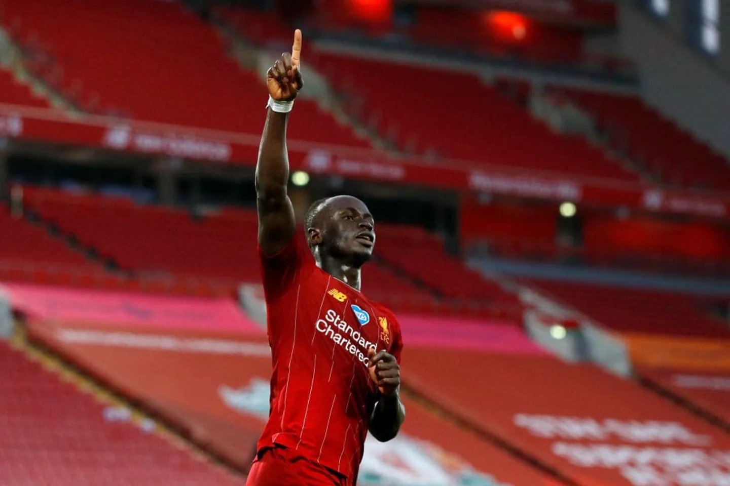 马内c罗b罗三叉戟,马内莱万梅西c罗