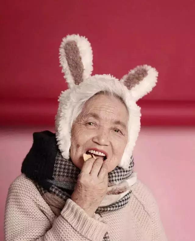 87年外婆写真,80岁外婆拍的写真