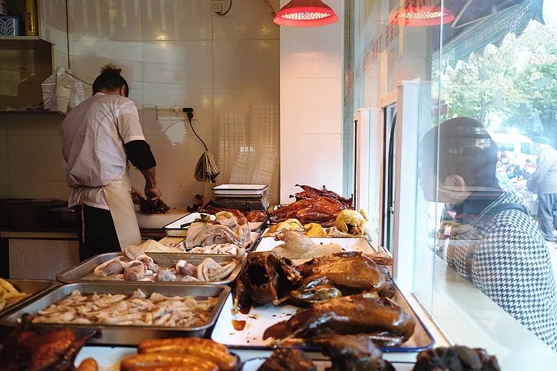 两百年呼童街，一百米烟火路，尝尝这里的美食吧