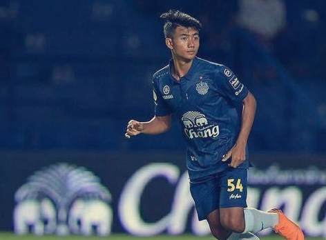 梅西17岁巴萨对尤文,17岁的梅西穿绿色巴萨球衣