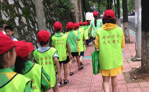 孩子多大可以送托管,孩子送托管好还是自己辅导好