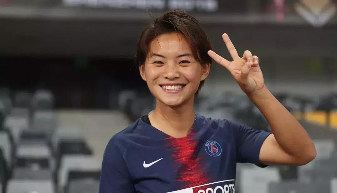 她是c罗最爱的女人,梅西和c罗谁更受女性青睐