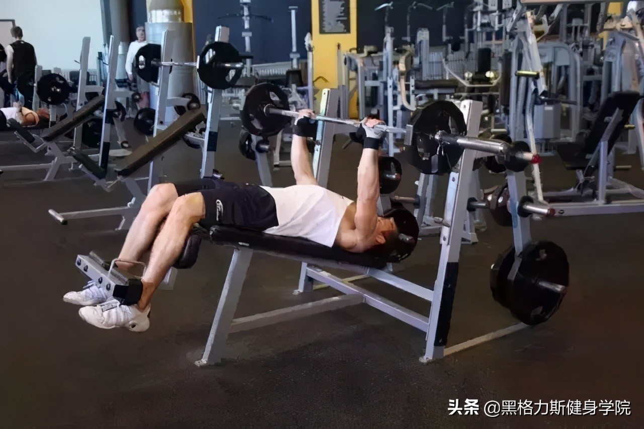 健身练胸小技巧,健身练胸怎么防止越来越厚