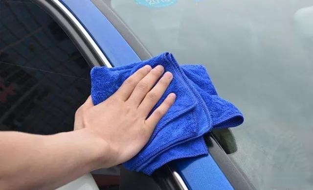 车内顶棚脏了能用酒精清洗吗,车内顶棚脏了清洗多少钱