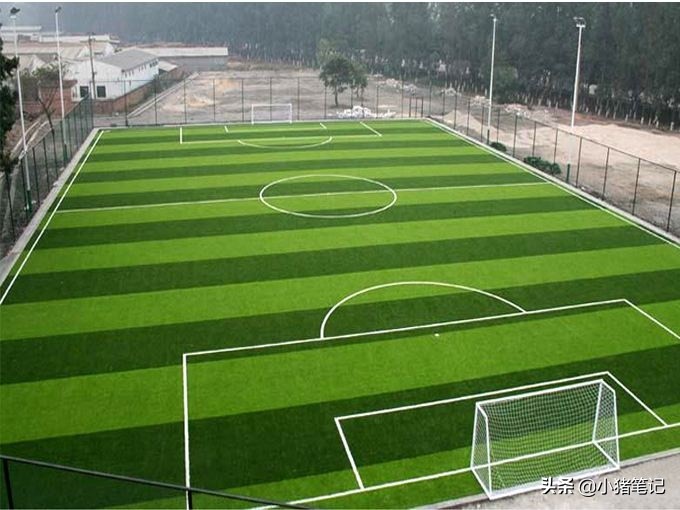 足球场的草坪标准尺寸,足球场每块草坪是多少尺寸