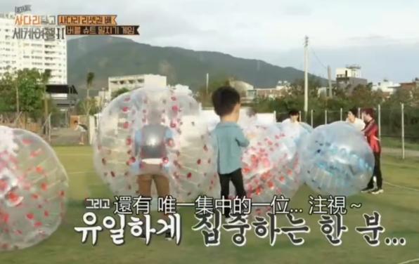 朴灿烈边伯贤斗歌,朴灿烈抬手边伯贤预判