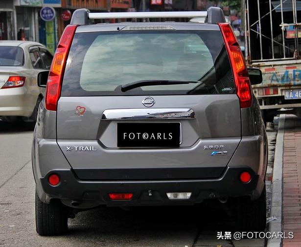 老日产奇骏2.0与新1.5,09老奇骏尾灯最上面的是什么灯