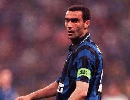 一生只效力一个球队的足球球员,一生只效力的球员