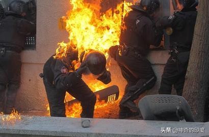 印度警察遭遇枪杀,印度警察枪杀少年