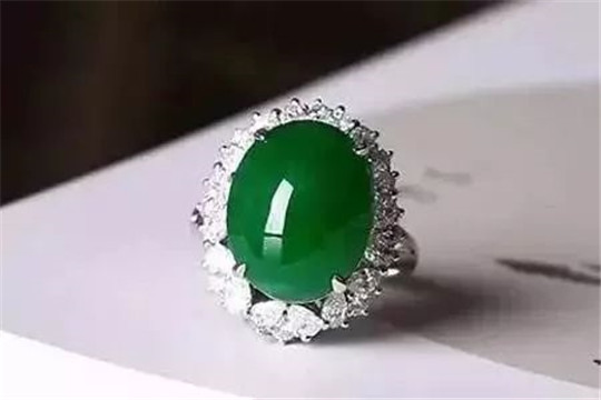 看懂玉石的好处,翡翠的光泽度怎么看