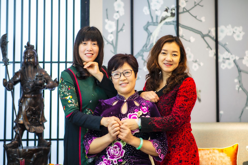 旗袍与家具,当古典家具遇上旗袍