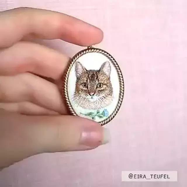 当一个程序员迷上了刺绣，就算手骨折了也无法阻止她……