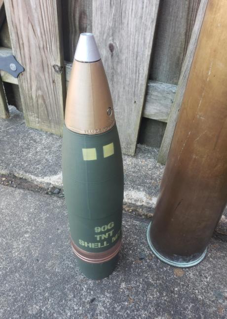 房间里玩地雷,屋子里摆刀剑